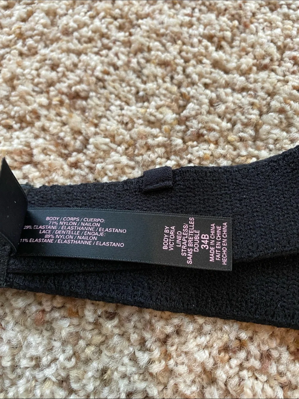 Victoria’s Secret Strapless bra w/Lace (Black)